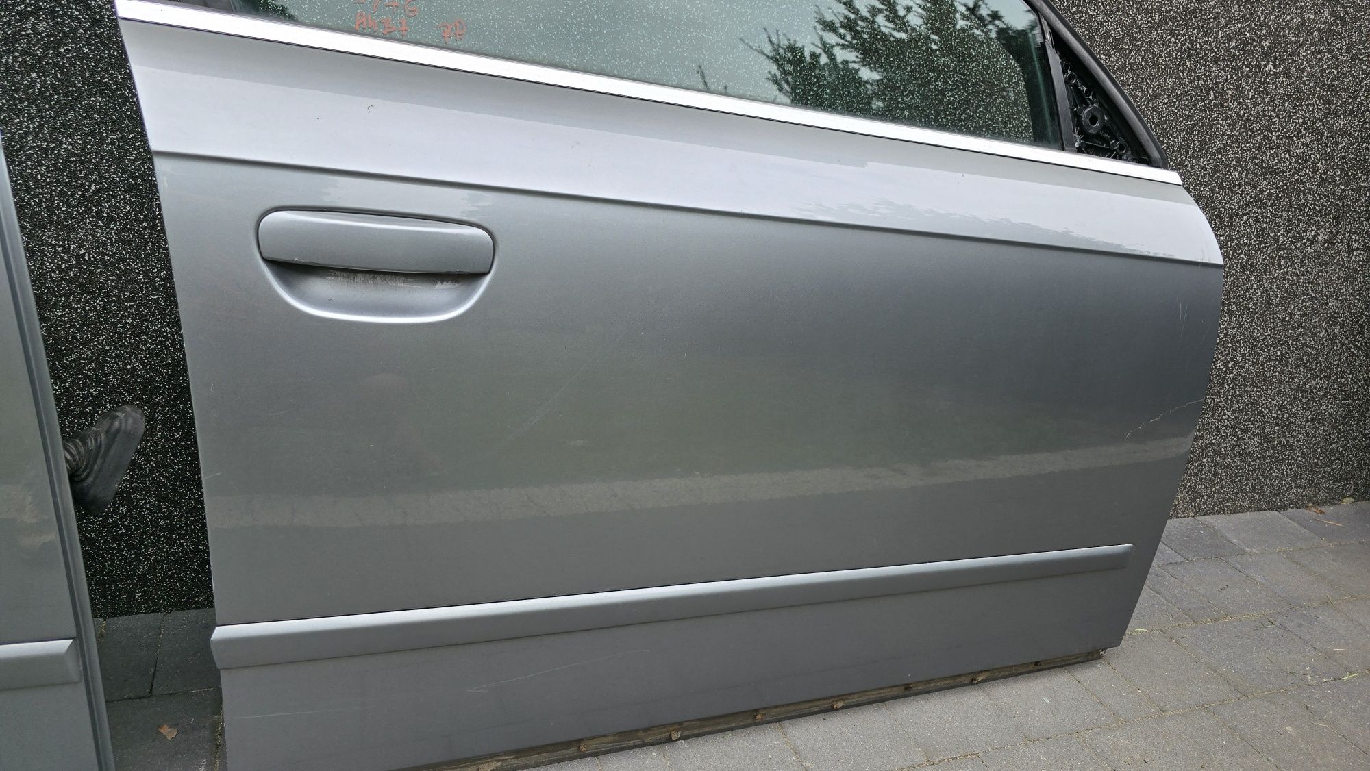 Drzwi prawy przód Audi A4 B7 LY7G