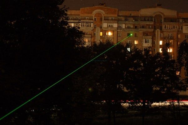 Лазерна указка Laser 303 green з насадкою

Ця потужна лазерна указка о