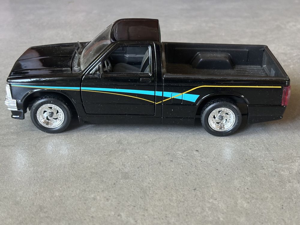 Model Revell skala 1/24 Chevrolet S-10 pickup