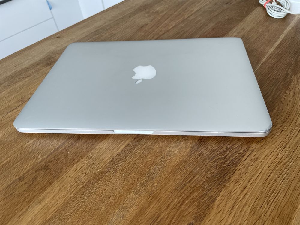 Super laptop Apple MacBook Pro 13” i7 3.0Ghz 16GB ram 256GB OS Sequoia