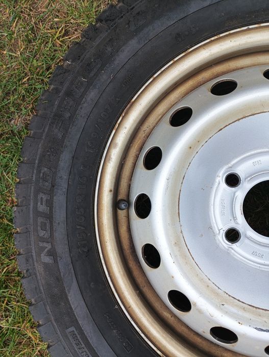 Колеса без тріщин и гуль.Диски рівненьки по нашими дрогам не їздили .