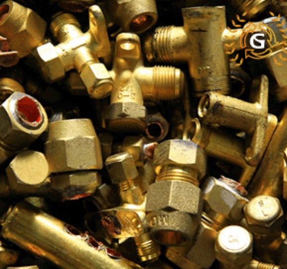 Faço cargas de entulho, limpeza de terrenos,Recolha de sucata