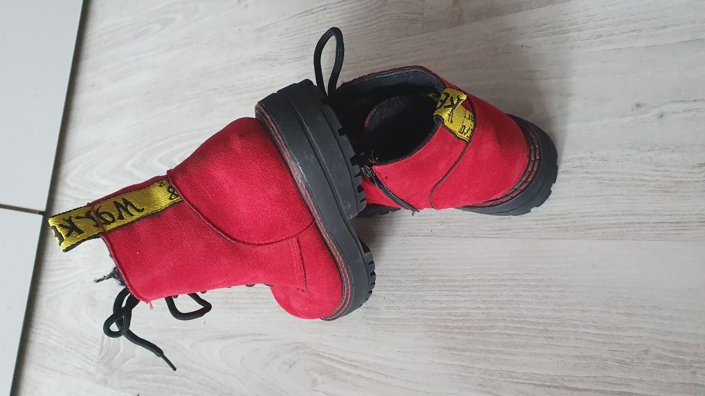 Sprzedam buty czerwone