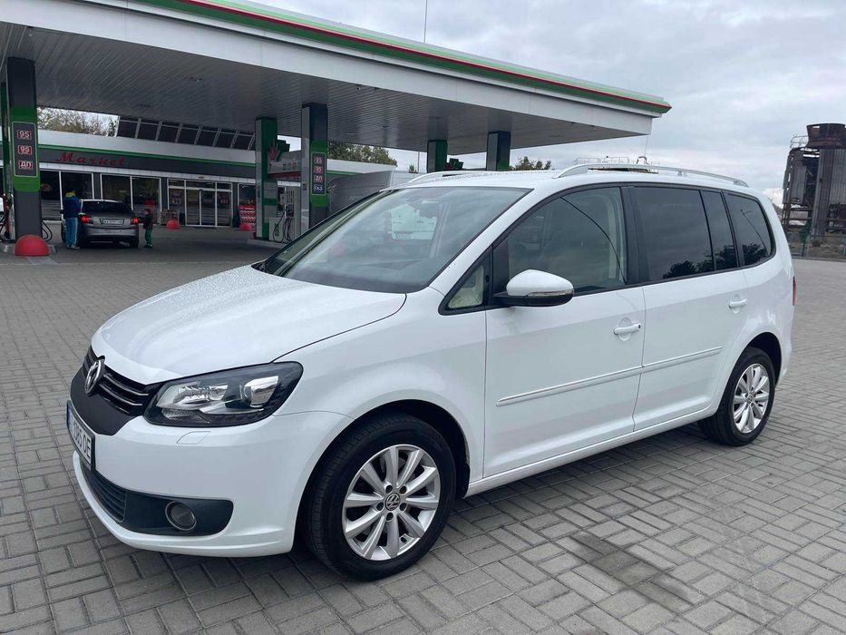 Volkswagen Touran 2015 2,0 TDI в идеале HighLine.