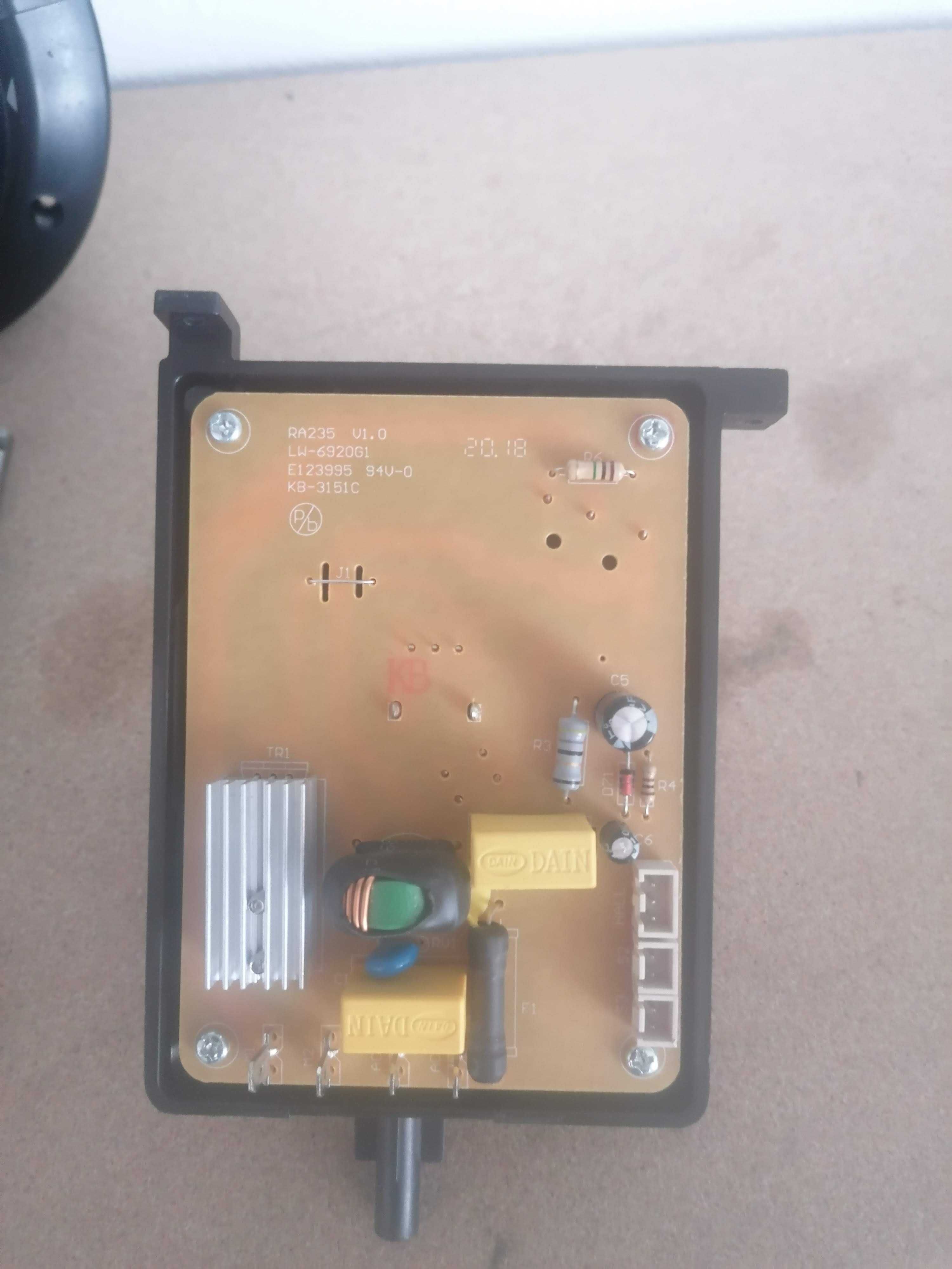 Peças eléctricas, electrónicas e mecânicas