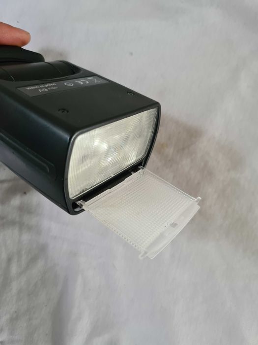 спалах yongnuo 560