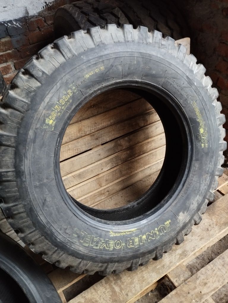 10R22.5 Uniroyal