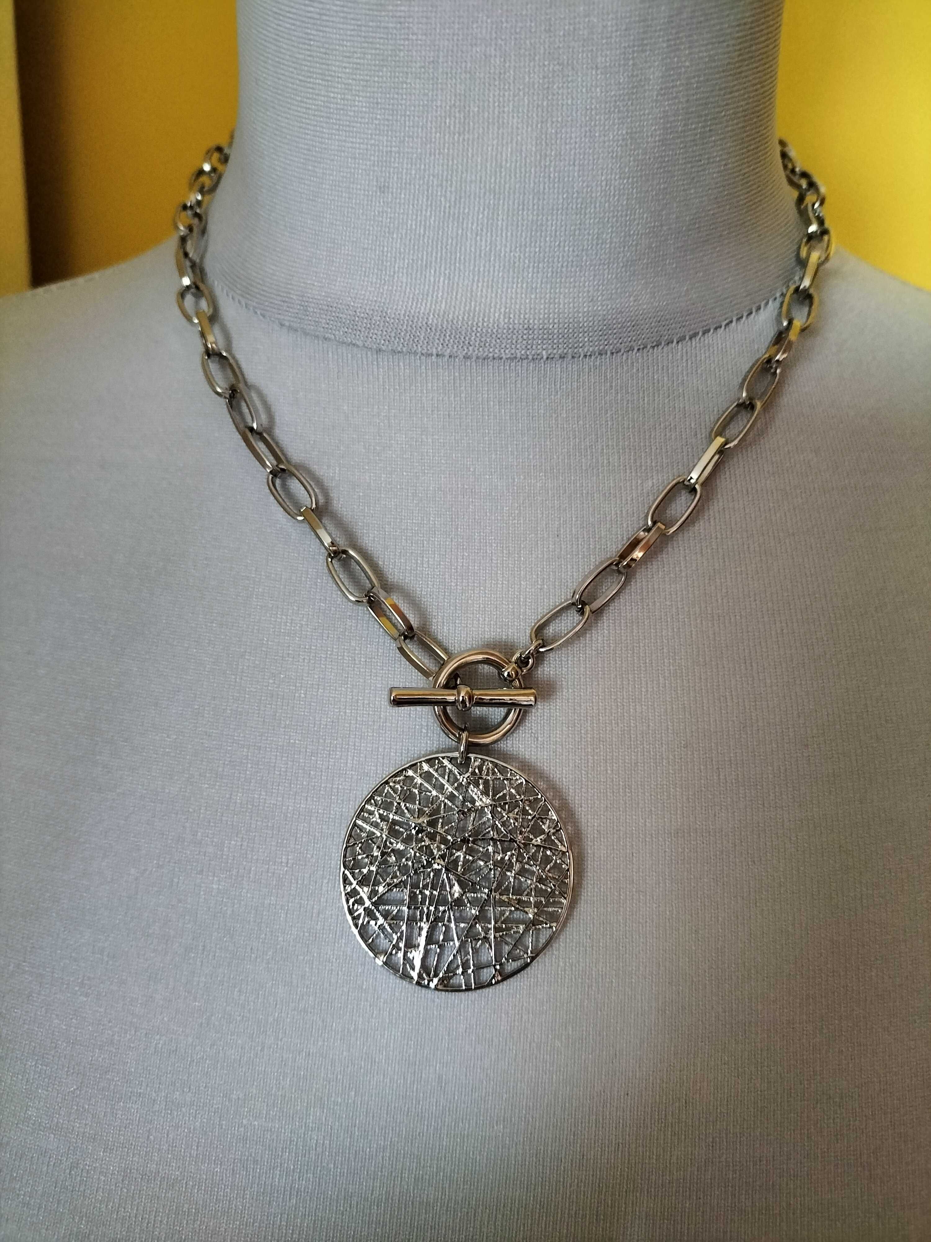Biżuteria firmy Molton