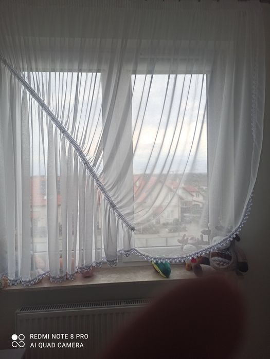 Firana biała obszyta bawełnianą gipiurą