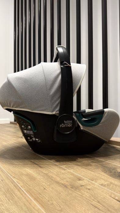 Nosidełko Britax Römer Baby-Safe 3 i-Size + Baza Flex Base iSense