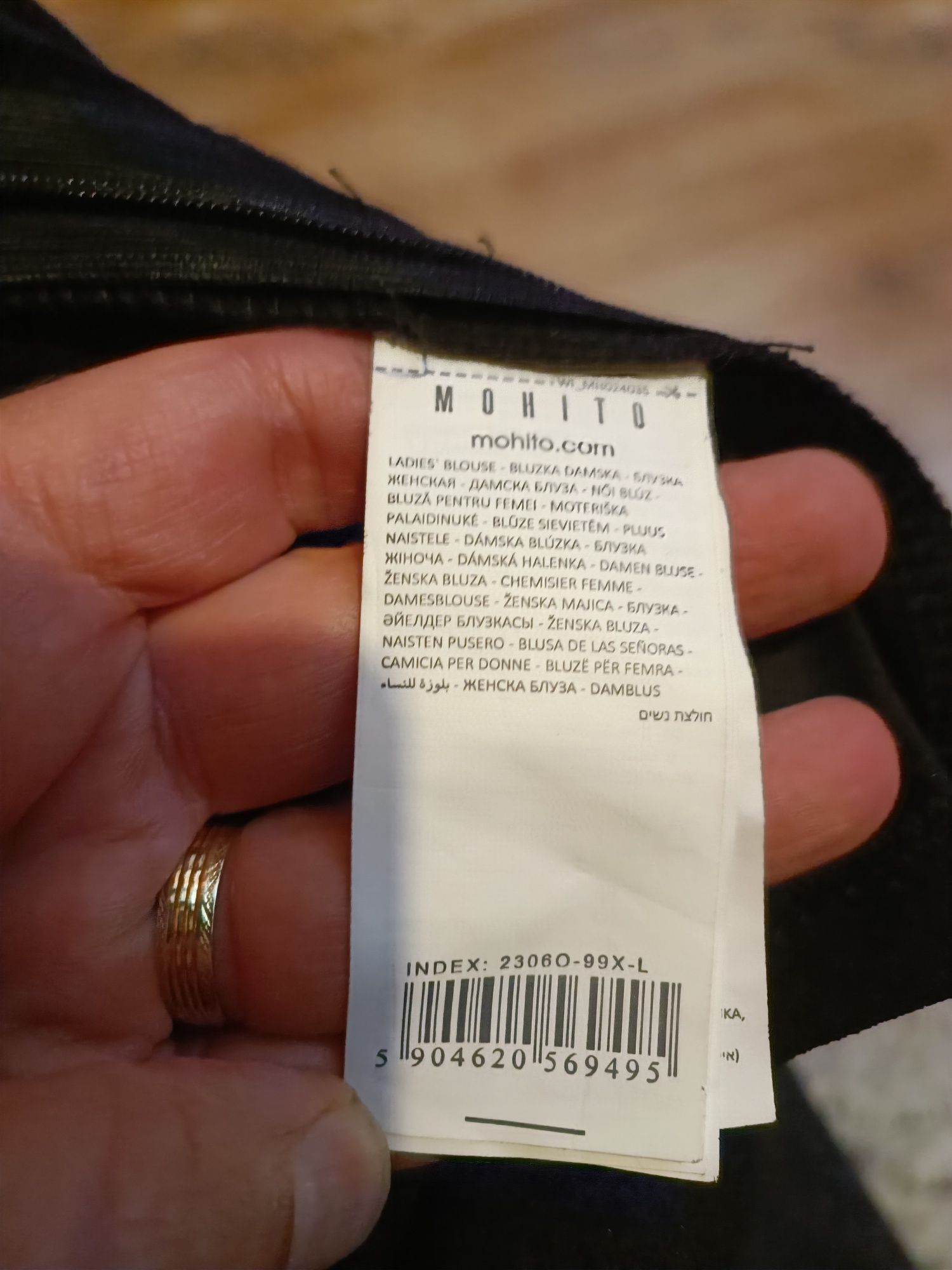Krótki top z ozdobnymi detalami