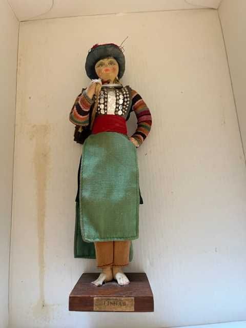 Bonecos com trajes vários paises