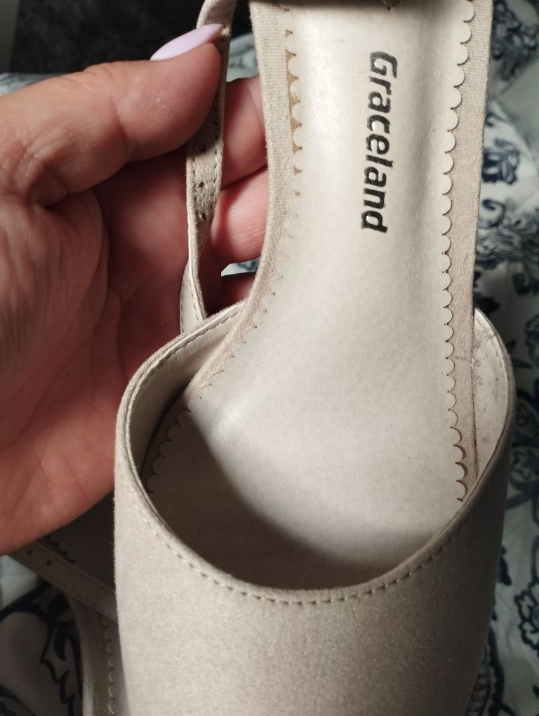 Szpilki sandałki rozm 40 Deichmann