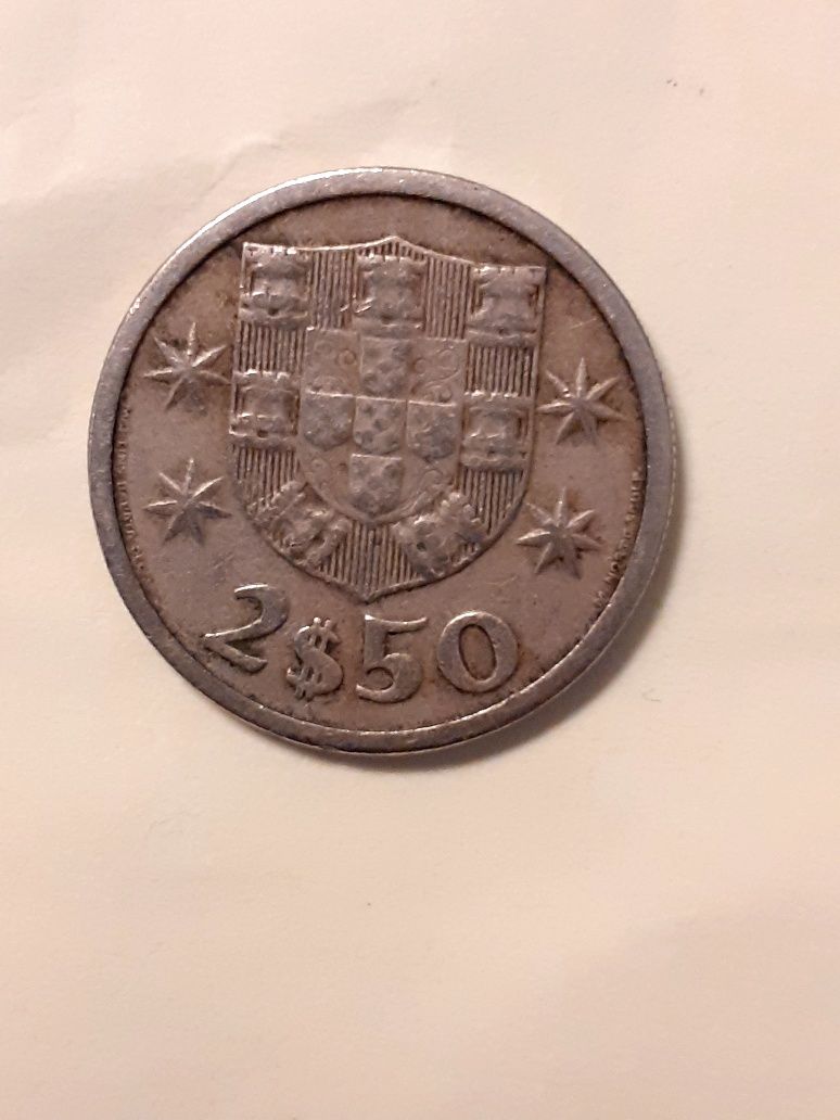 2,50 escudos de 1964 rara- 1 Franc francês de 1888 bonita patine