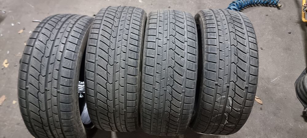 235/50R19 opony zimowe Austone