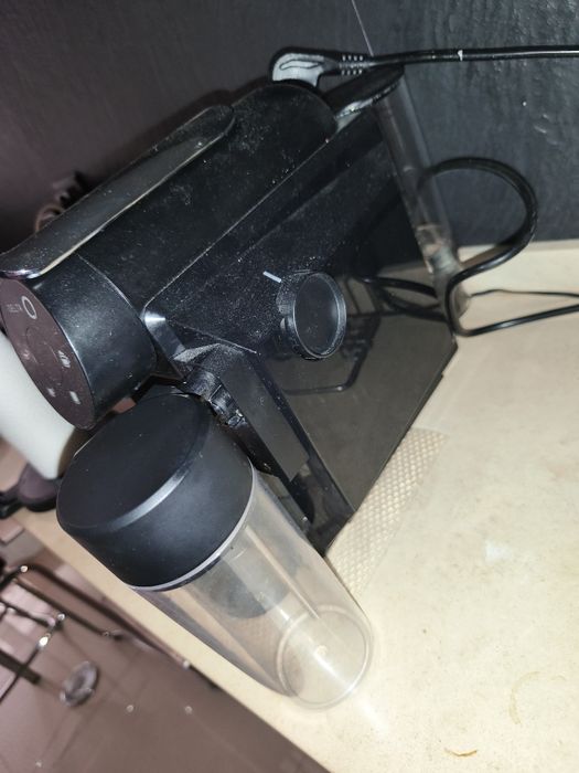 Máquina de Café Delta Q Mini MilkQool Preto