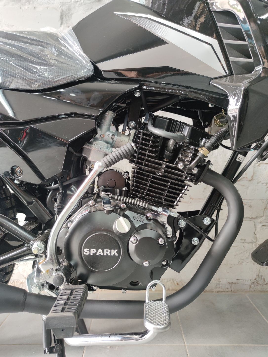 Новий мотоцикл spark sp150r-15 150 кубів