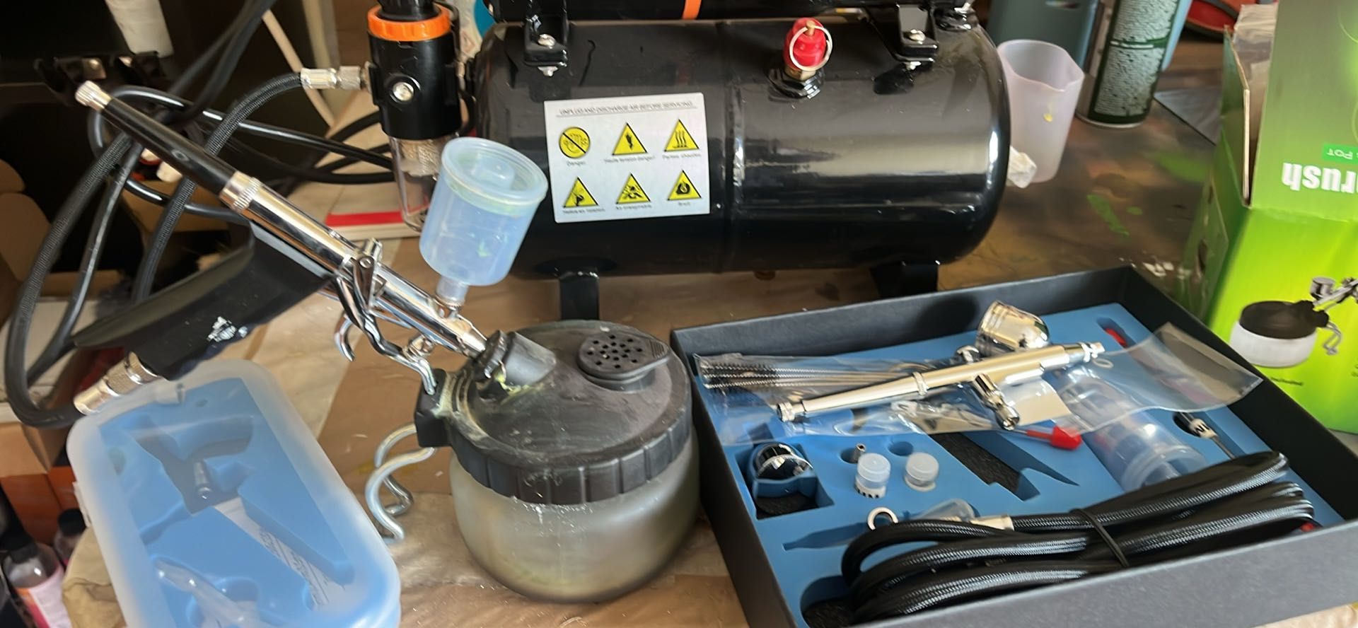 Mini compressor com aerógrafo