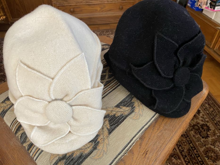 2 Czapki damskie TONAK w stylu retro