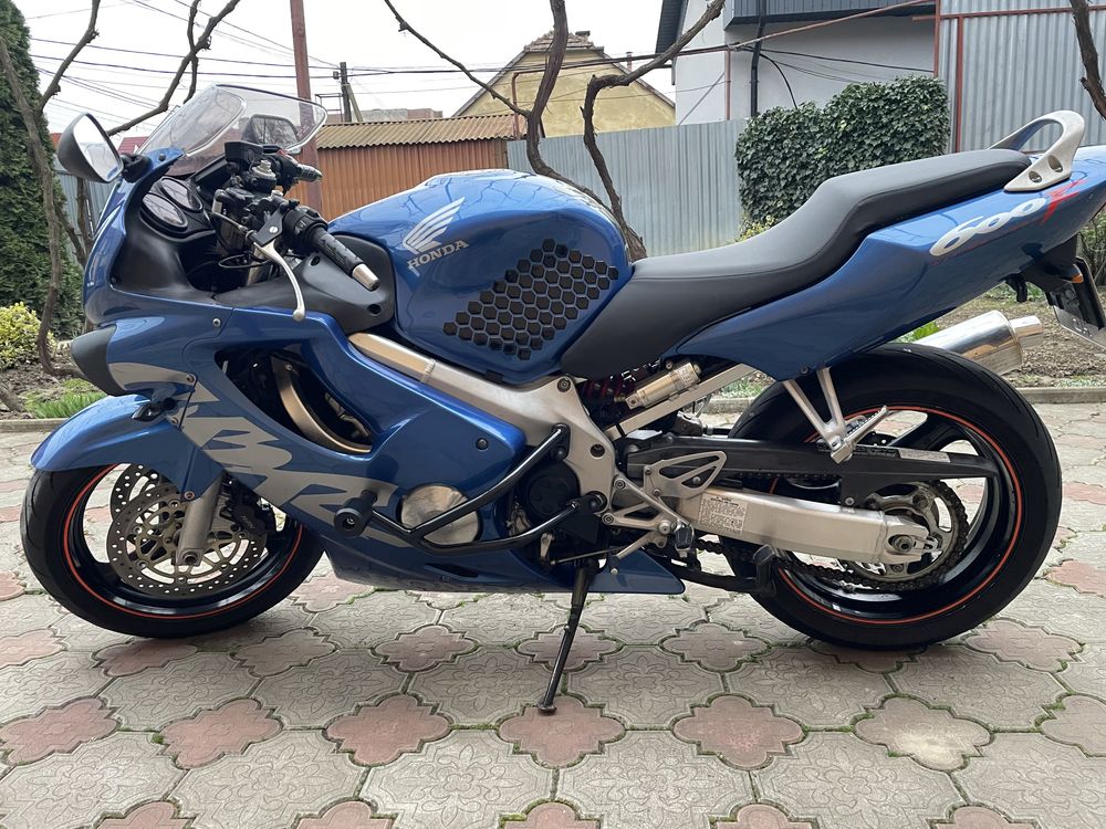 Продам мотоцикл Honda CBR 600 F4