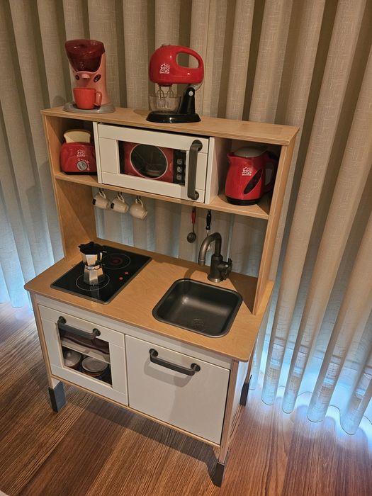 Cozinha de criança com acessórios