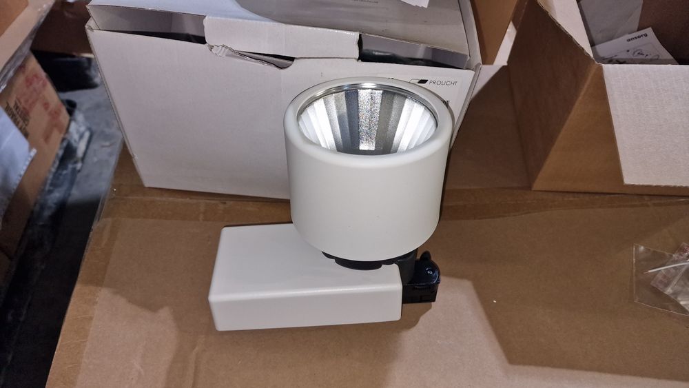 Projectores de calha LED varias unidades e grande stock