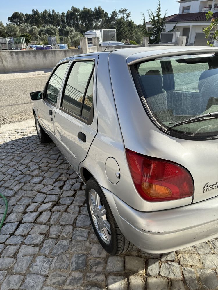 Ford fiesta inspencionado esse mês e revisonado