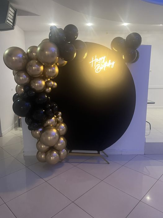 Ścianka z balonów czarno-złota