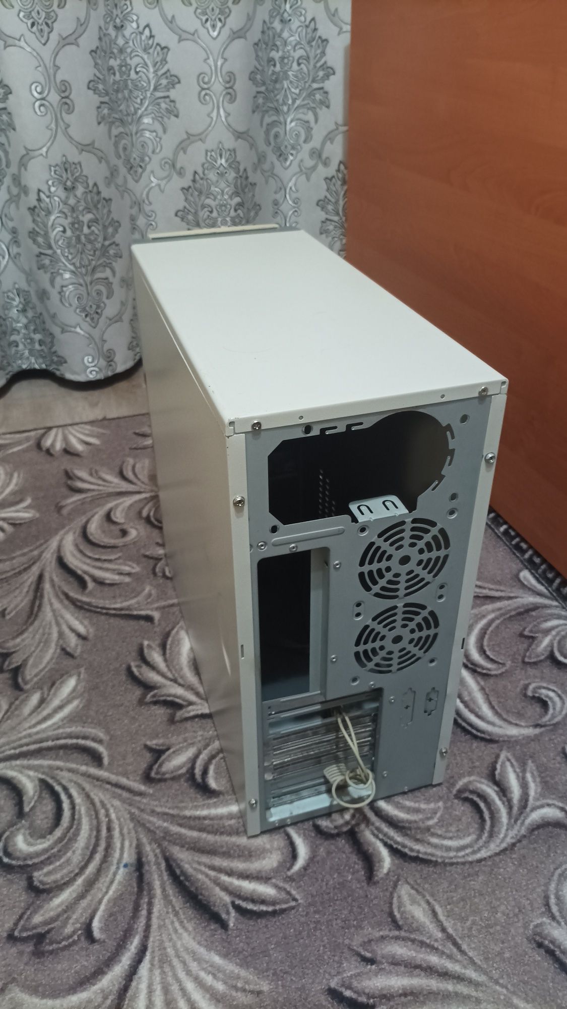 Корпус ATX с флопиком