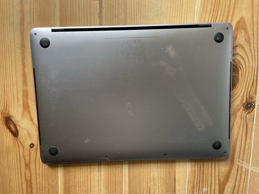Apple MacBook Pro 13 LAPTOP A1706. intel i7 3,5 ghz