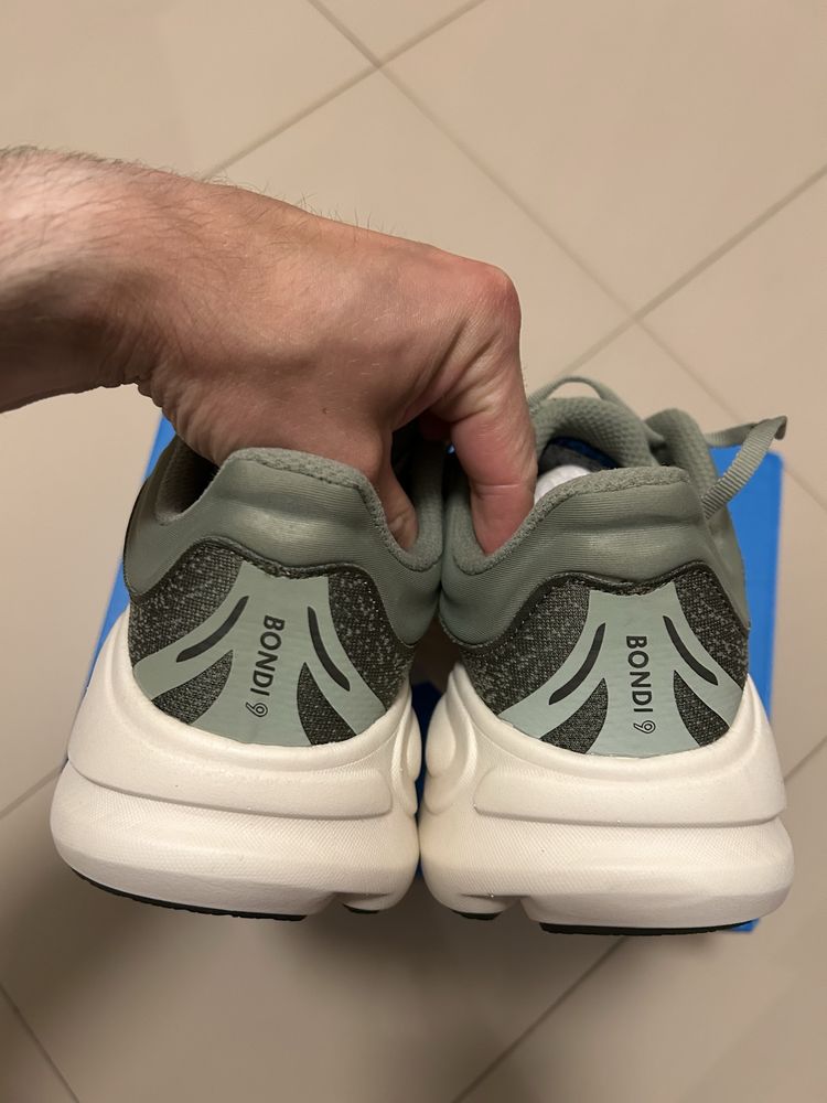 Кросівки Hoka One One Bondi 9