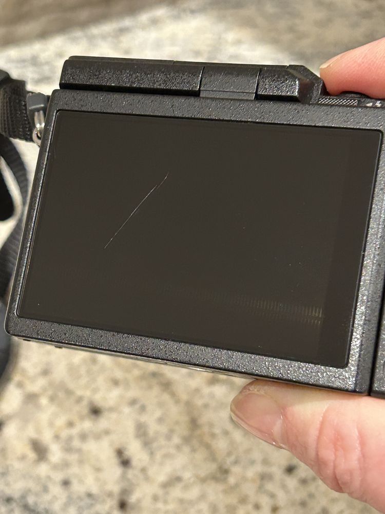 Panasonic Lumix GX800 z obiektywem