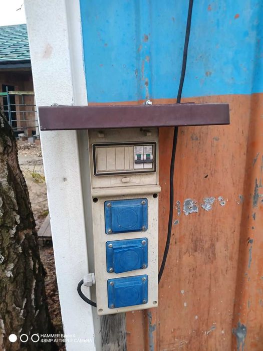 Barak budowlany samojezdny 8 osobowy z wyposażeniem