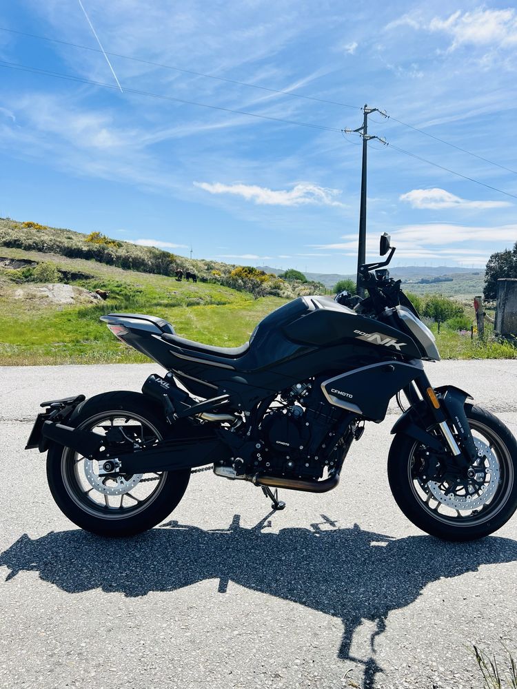 Vendo Moto CF 800NK.