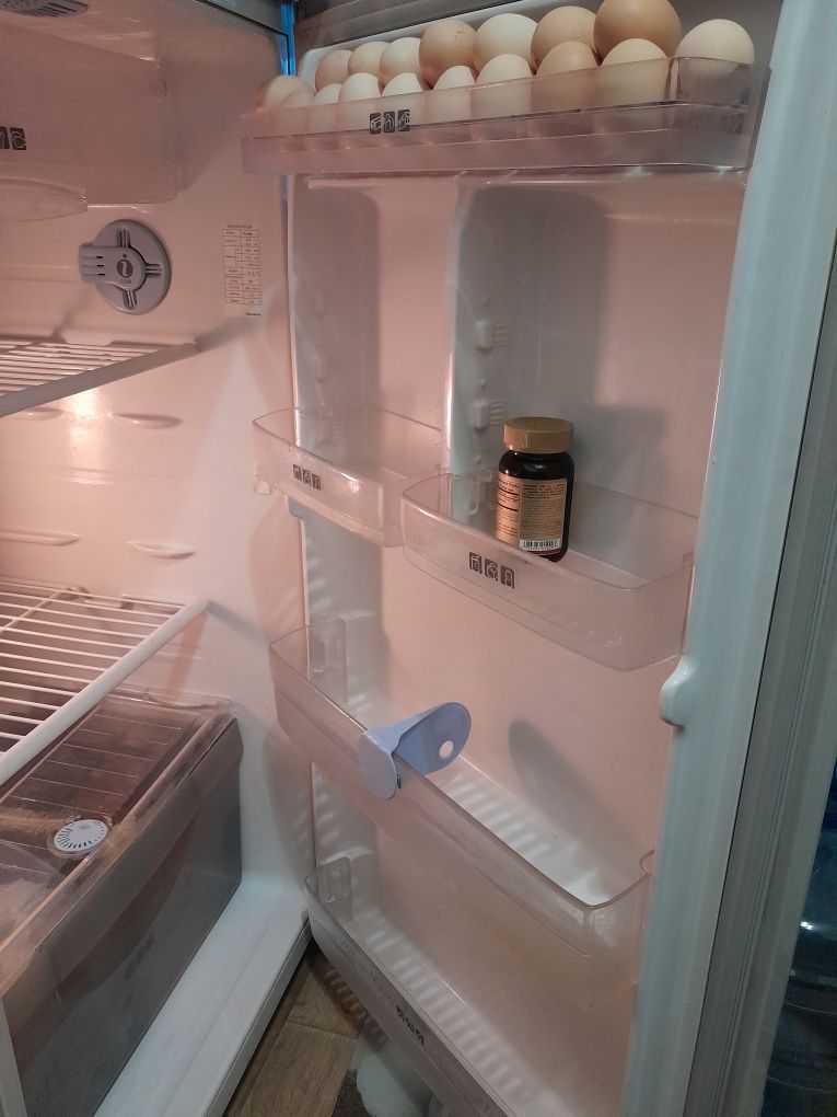 Холодильник б/у в робочому стані 7000 грн.