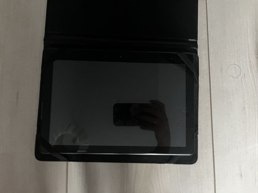 Tablet Lenovo z futerałem