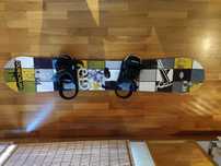 Prancha snowboard Quechua com apliques
