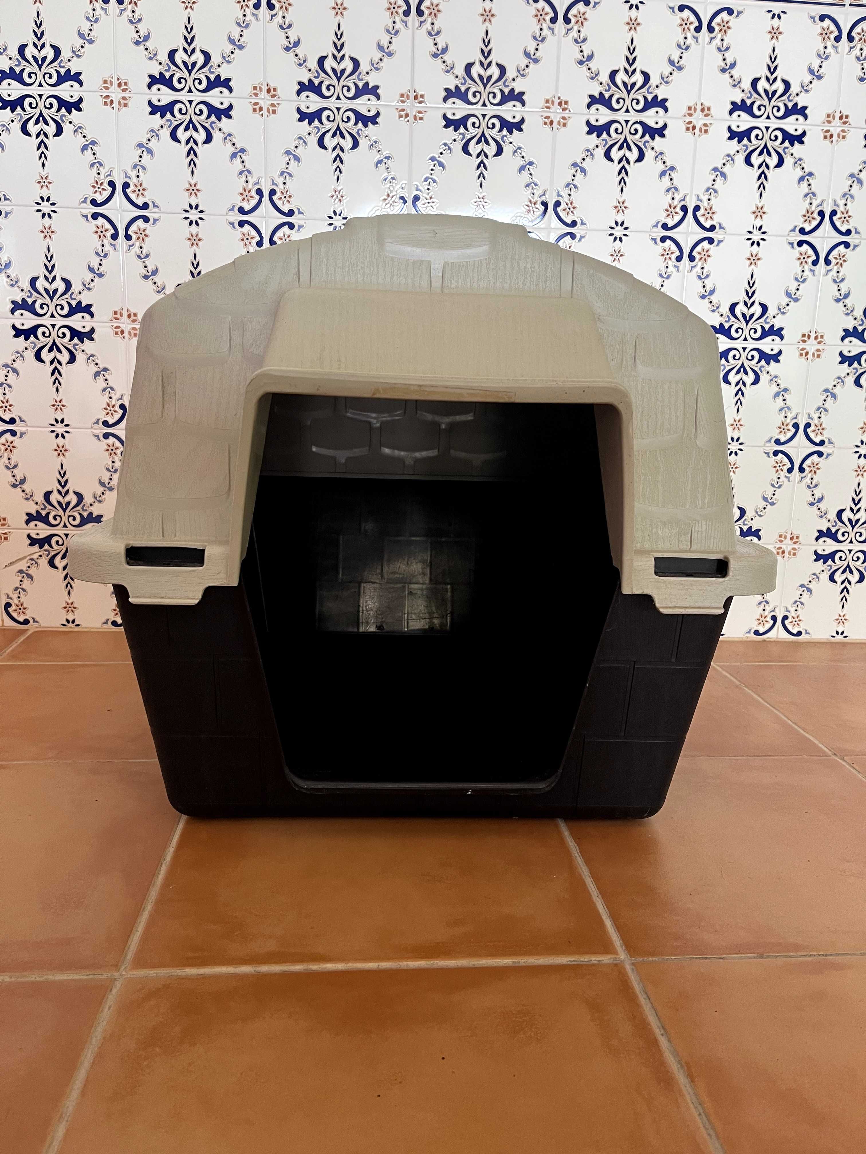 Casota em Plástico para Cão ou Gato – Leve e Durável