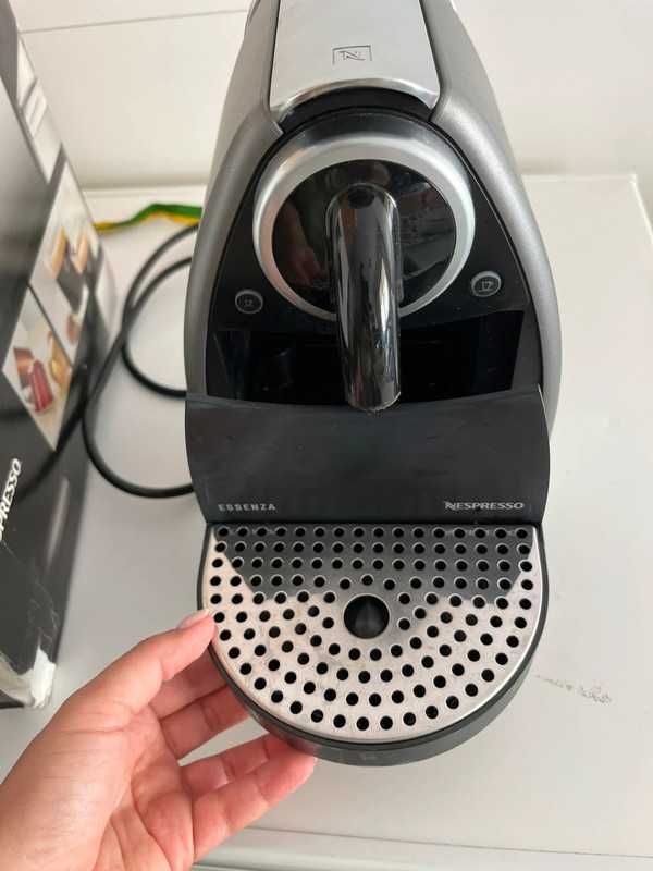 Nespresso Essenza Automatic - Maquina de café