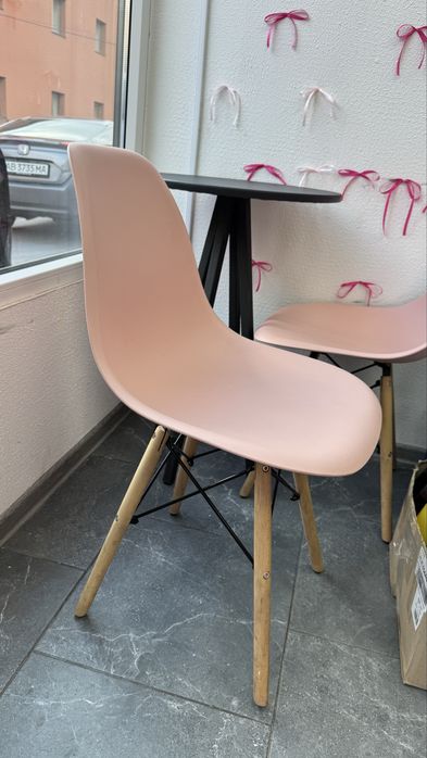 Стіл високий барний/Рожеві стільці