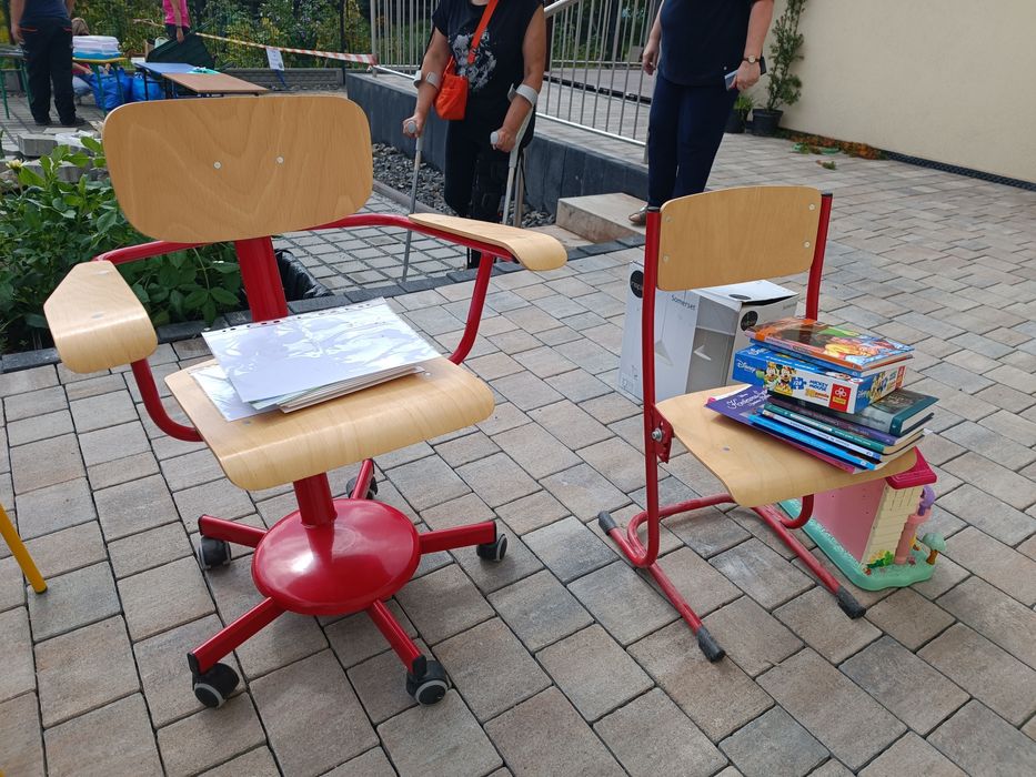 Nowe krzesło dziecięce na kółkach