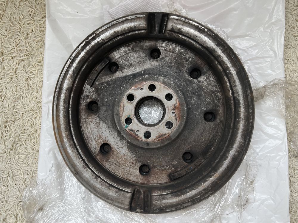 Демпфер (двохмасовий маховик) Passat B6 2.0 tdi DSG