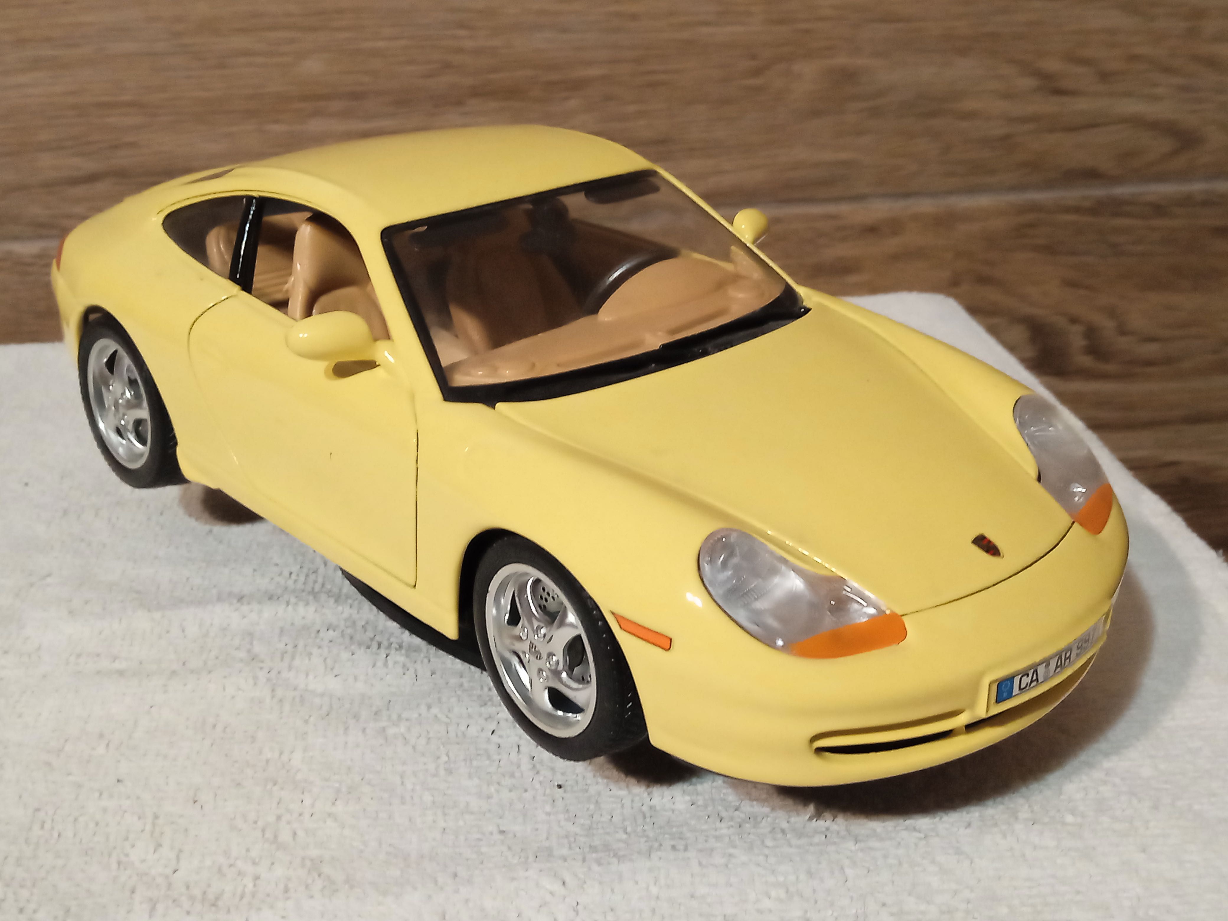 model Porsche 911 Carrera Burago 1/18