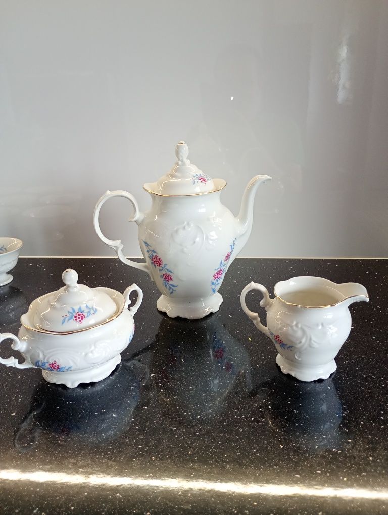 Porcelanowy serwis kawowy Wałbrzych. Lata 80.