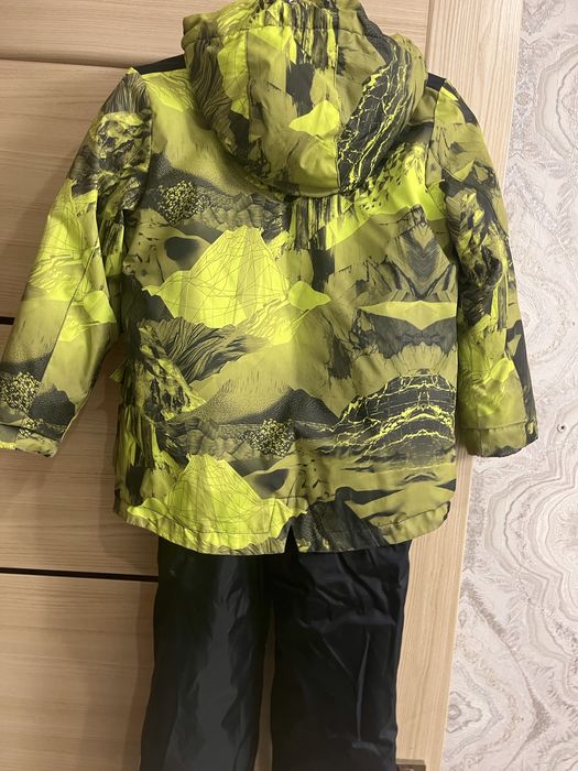 Продам дитячий горнолижний теплий костюм.