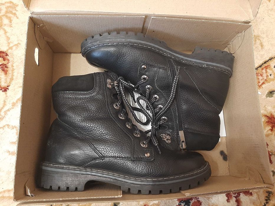 Зимове взуття хлопчик 37р