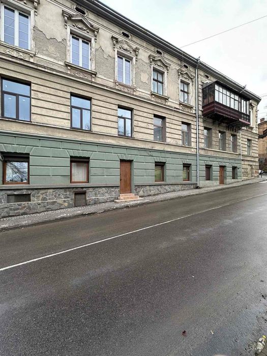 Квартира з ремонтом та гаражем  в центрі Коломиї))