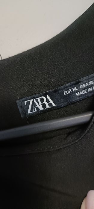 Sukienka zara czarna xl. Poduszki na ramionach