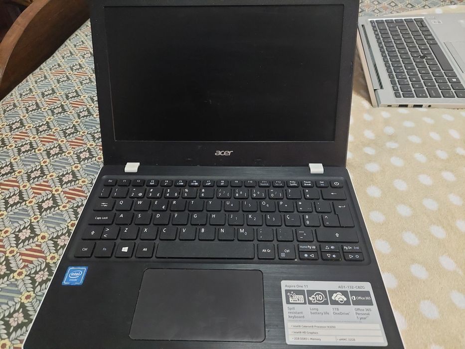 Acer Aspire One Cloudbook A01