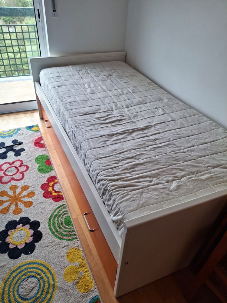 Cama individual dupla de 2mx1m com dois colchões incluídos
